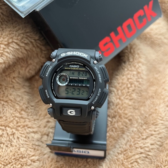 💯 Authentic Casio G-shock watch - Picture 7 of 8